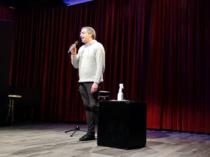 Espectáculo de monólogos solidarios en apoyo a los jóvenes y adultos que viven con una cardiopatía en el Auditori Barradas de Hospitalet de Llobregat