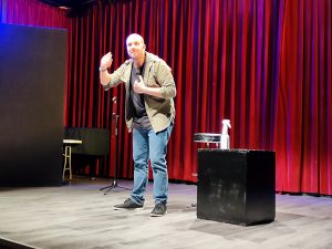 Espectáculo de monólogos solidarios en apoyo a los jóvenes y adultos que viven con una cardiopatía en el Auditori Barradas de Hospitalet de Llobregat