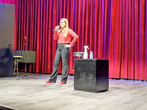 Espectáculo de monólogos solidarios en apoyo a los jóvenes y adultos que viven con una cardiopatía en el Auditori Barradas de Hospitalet de Llobregat