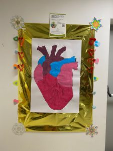 Repartim joguines als infants i joves ingressats a l’Hospital Vall d’Hebron per commemorar el Dia Internacional de les Cardiopaties Congènites