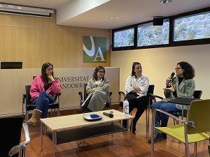 Taula rodona sobre les cicatrius a la Universitat d'Andorra