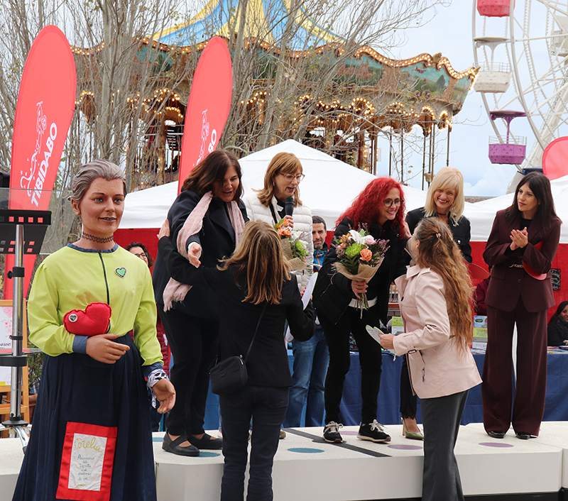 Relevo de presidencia de AACIC en la 31ª Gran Fiesta del Corazón en el Tibidabo