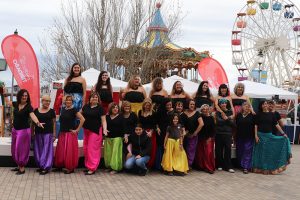 Actuació de Bollywood i Hula a la 31a Gran Festa del Cor al Parc d'Atraccions Tibidabo